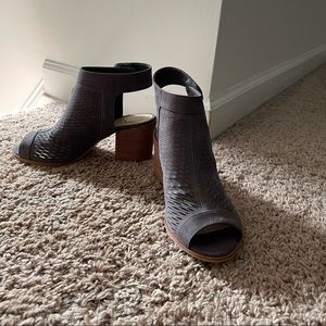 Vince Camuto Block Heel Sandal 7.5